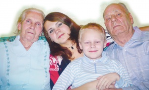 Я с прабабушкой, братом и прадедушкой, 2008 г. 