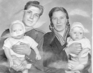 Послевоенный снимок семьи Масловых