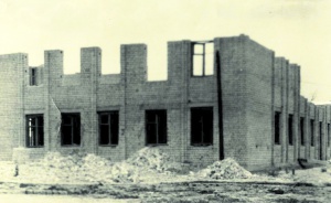 Сегодняшнее здание администрации района  в начале строительства 