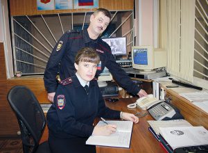 8 ноября, 11.00, на посту дежурный, майор полиции Э.К.Полазнов и помощник дежурного, ст. лейтенант М.А.Зотова